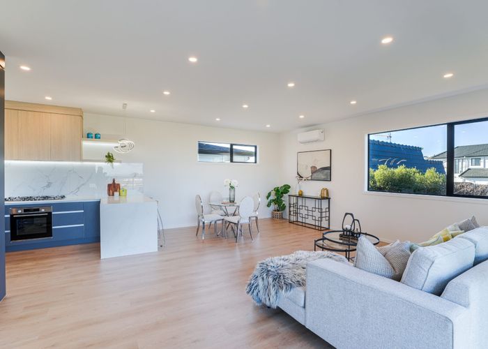  at 4/858 East Coast Road, Northcross, North Shore City, Auckland