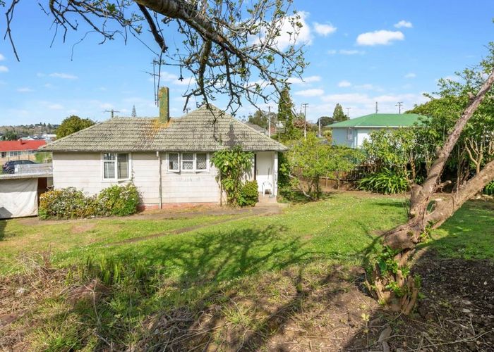  at 64 Leybourne Circle, Glen Innes, Auckland