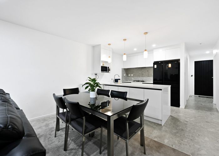  at 2/60 Cabourne Drive, Glenview, Hamilton