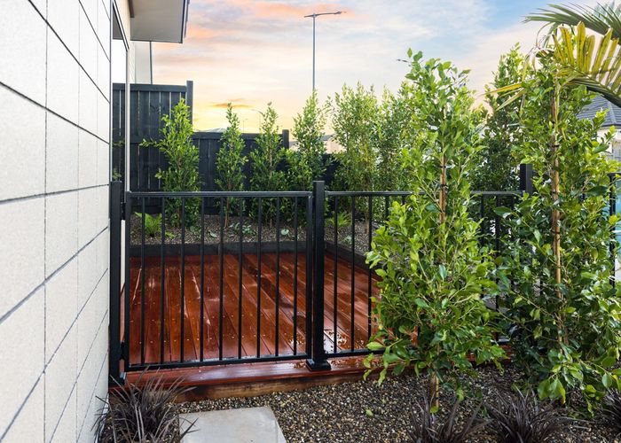  at 8 Henl Lane, Milldale, Rodney, Auckland