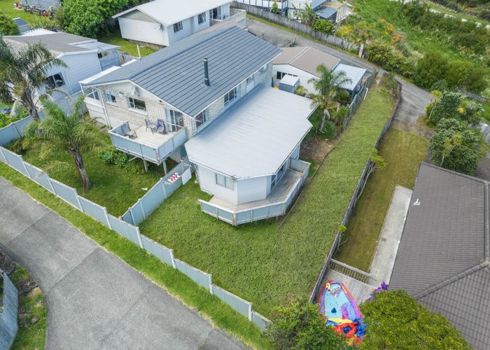  at 121 Sunnyside Road, Sunnyvale, Auckland