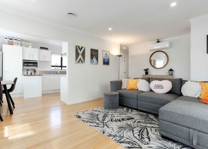  at 11 Swaffield Road, Papatoetoe, Auckland