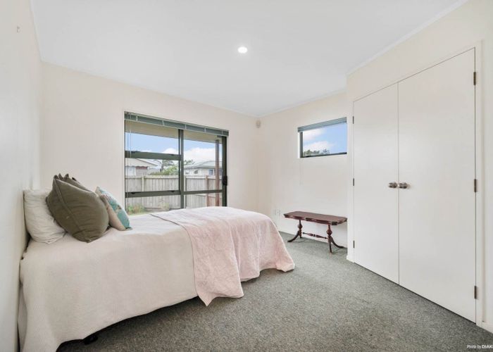  at 2/17 Springs Road, Parakai, Helensville