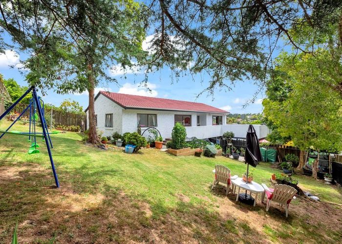  at 2 Hollyhock Place, Browns Bay, North Shore City, Auckland