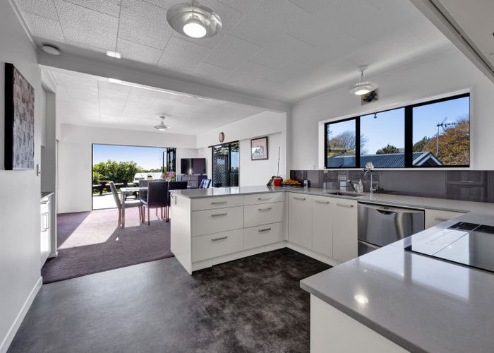  at 14 Sequoia Grove, Merrilands, New Plymouth