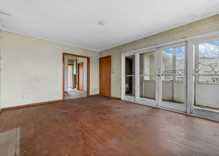  at 12 Ozich Avenue, Te Atatu South, Waitakere City, Auckland