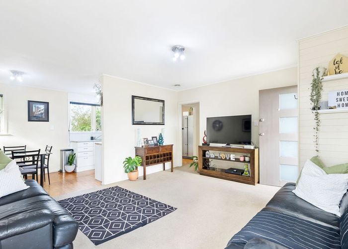  at 6 Gilpin Place, Beach Haven, Auckland