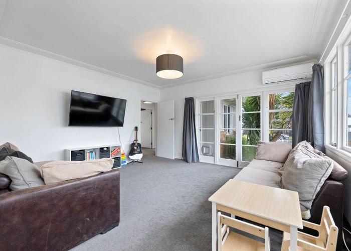  at 12 Winter Street, Fairfield, Hamilton