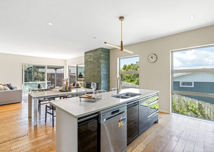  at 17 Limmer Place, Browns Bay, Auckland