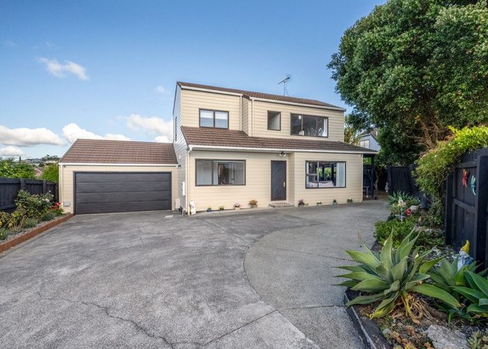  at 25B Channing Crescent, Botany Downs, Manukau City, Auckland