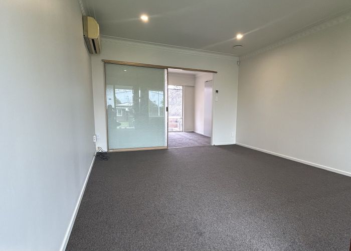  at 1/1 Suzetta Place, Farm Cove, Manukau City, Auckland