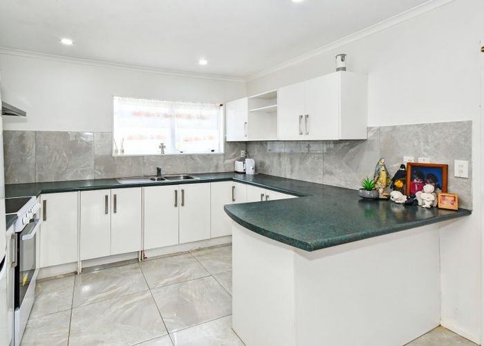  at 1/11 Kirklow Place, Totara Heights, Manukau City, Auckland