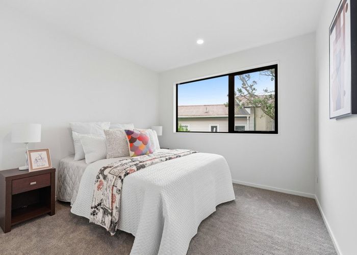  at 2/1 Sheralee Place, Bucklands Beach, Manukau City, Auckland