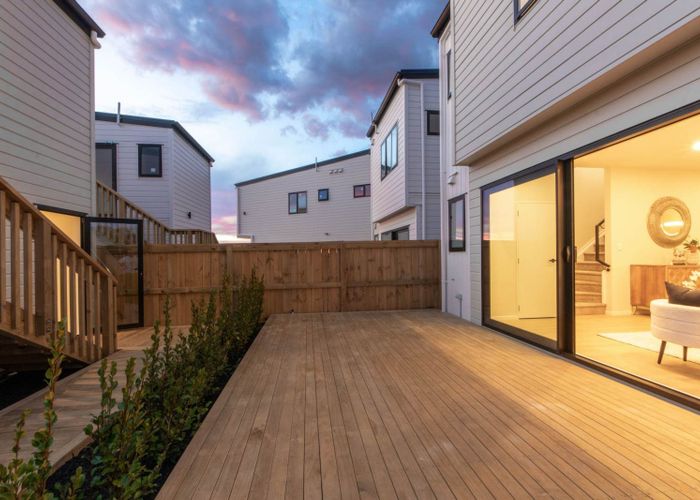  at 4 Greenbrier Street, Westgate, Waitakere City, Auckland