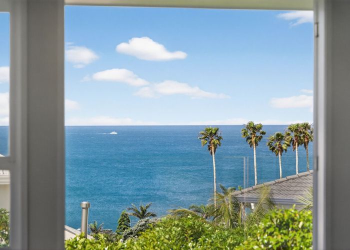  at 2/33 Gulf View Road, Murrays Bay, North Shore City, Auckland