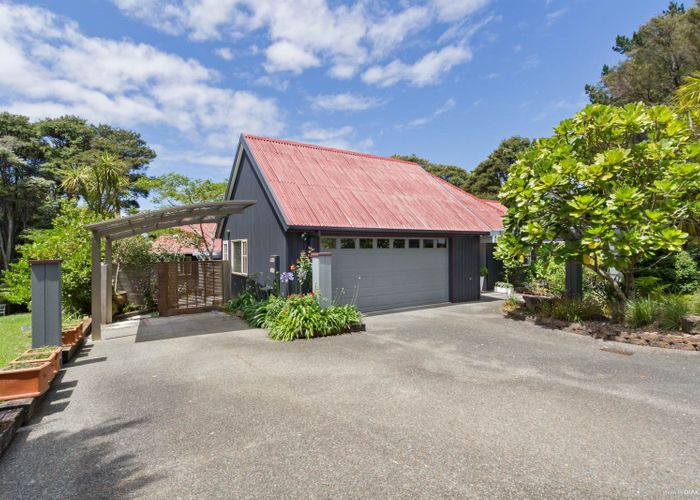  at 49 Staincross Street, Green Bay, Auckland
