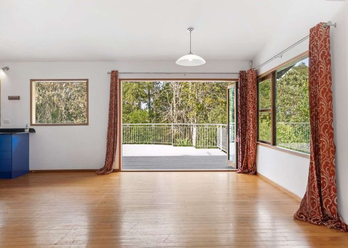  at 38 Valley View Road, Glenfield, Auckland