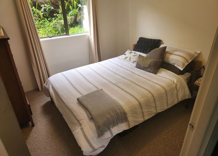 at 25 South Lynn Road, Titirangi, Waitakere City, Auckland