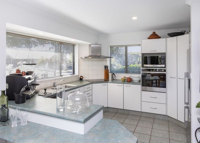  at 6 Berkshire Drive, Avonhead, Christchurch