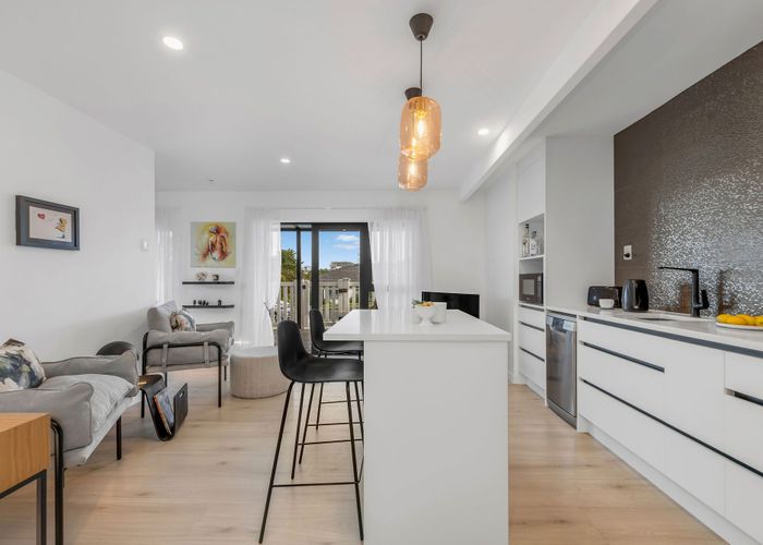  at 12 Pinewood Grove, Botany Downs, Manukau City, Auckland