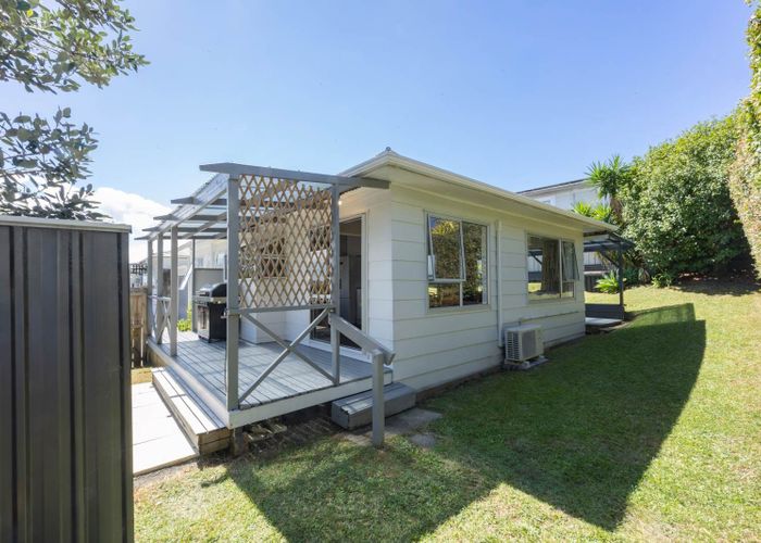  at 2/11 Longreach Drive, Sunnyvale, Waitakere City, Auckland