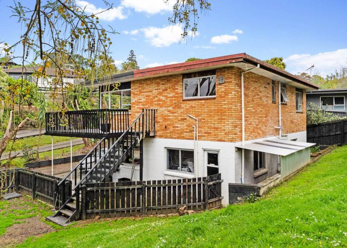 at 2/663 Beach Road, Rothesay Bay, North Shore City, Auckland