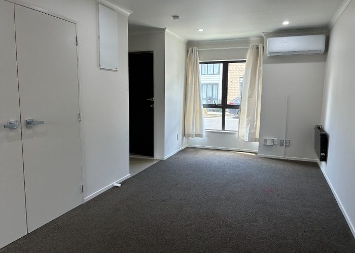  at 4/3 Wallson Crescent, Wiri, Manukau City, Auckland
