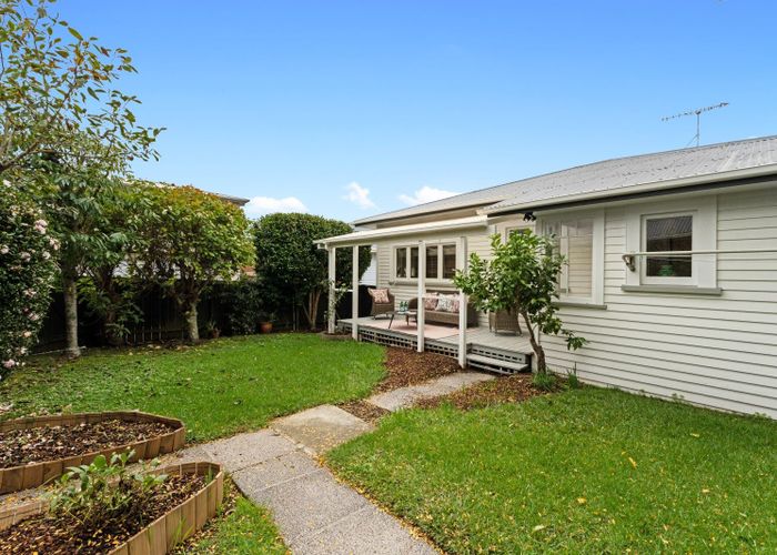  at 18 Irirangi Road, Greenlane, Auckland