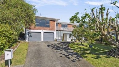  at 8 Ian Place, Glendene, Auckland