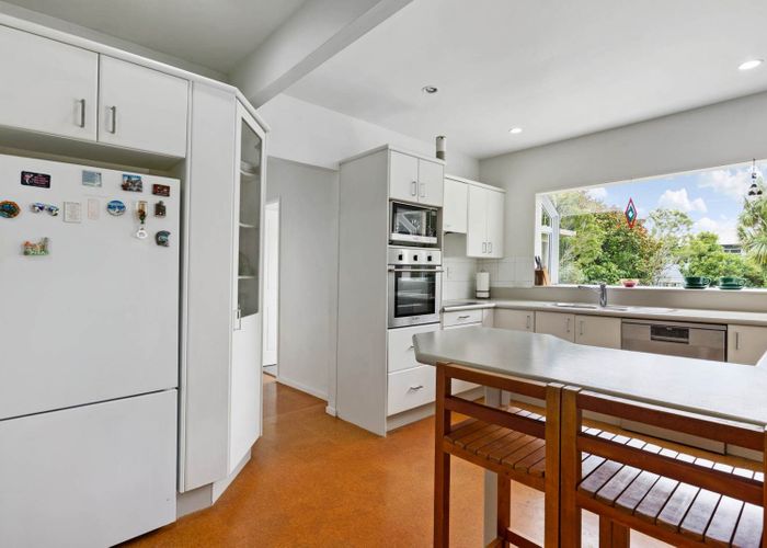  at 8 Lookout Drive, Laingholm, Waitakere City, Auckland