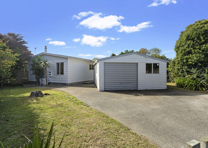  at 20 Taranui Place, Henderson, Waitakere City, Auckland