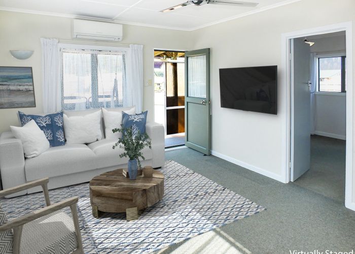  at 10 Hennessy Street East, Foxton Beach, Foxton
