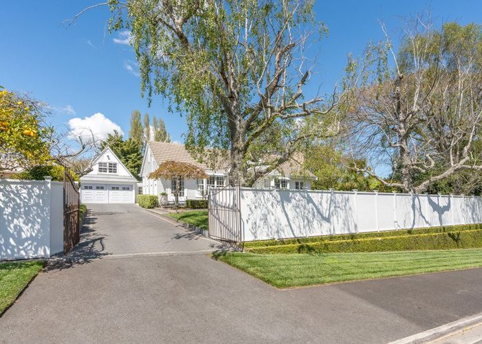  at 10 Woodstock Road, Fairfield, Hamilton