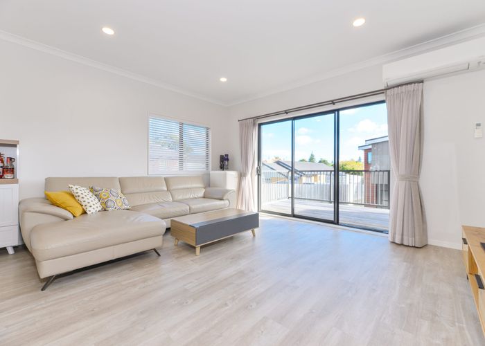  at 49B  Titirangi Road, New Lynn, Waitakere City, Auckland
