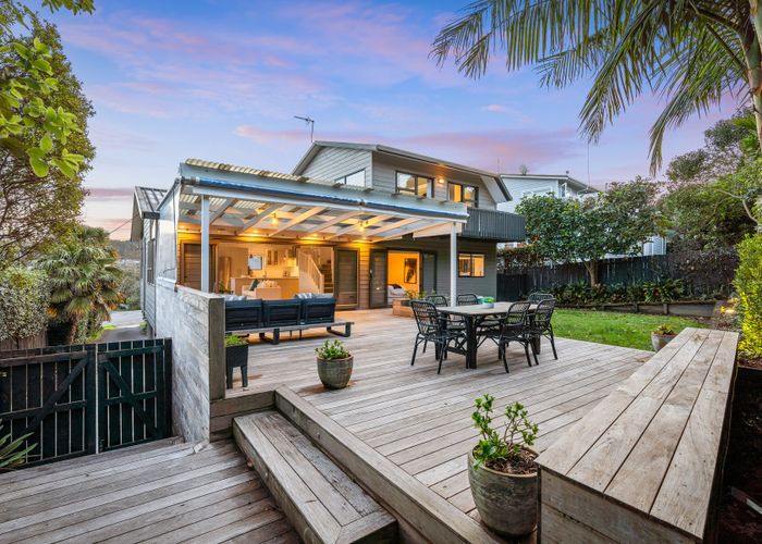  at 2/331 Beach Road, Campbells Bay, Auckland