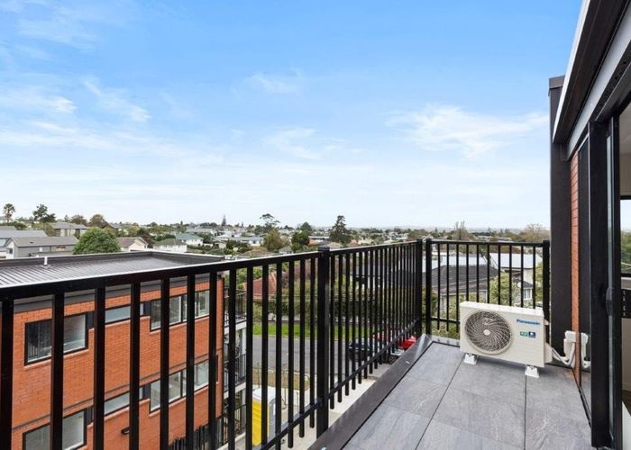  at 207 (F3-2)/2 Castledine Crescent, Glen Innes, Auckland City, Auckland