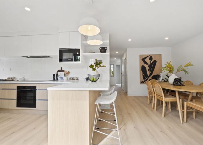  at 98E Forrest Hill Road, Forrest Hill, North Shore City, Auckland