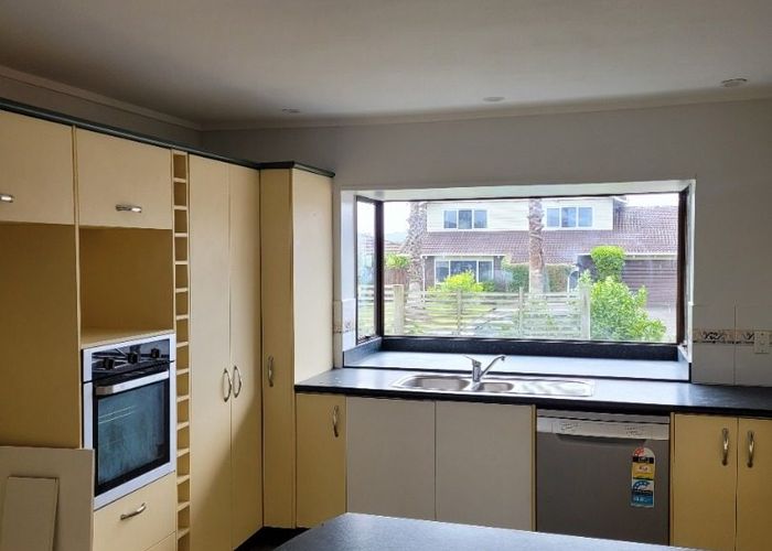  at 42 Barnhill Crescent, Papakura, Papakura, Auckland