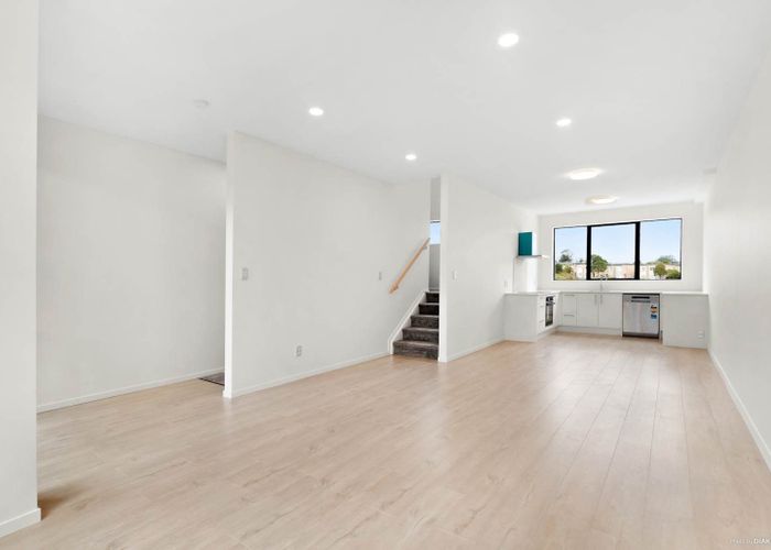  at 40 Bloom Crescent, Sunnyvale, Auckland