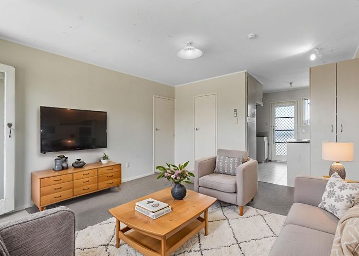  at 2/77 Wellington Street, Howick, Manukau City, Auckland