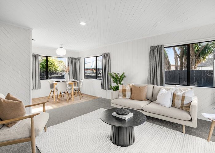  at 2/219 Naenae Road, Naenae, Lower Hutt, Wellington