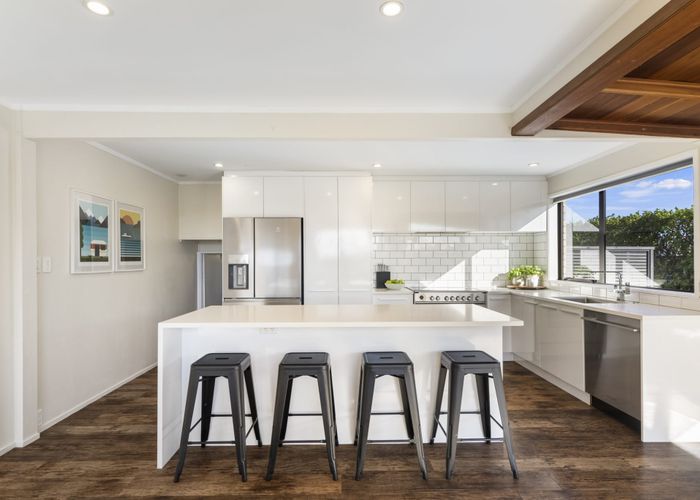  at 10 Onetaunga Road, Chatswood, Auckland