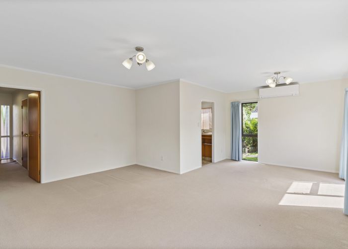  at 2/5 Golflands Drive, Golflands, Manukau City, Auckland