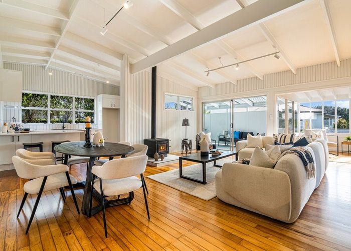  at 2/1c Bank Street, Hillcrest, North Shore City, Auckland