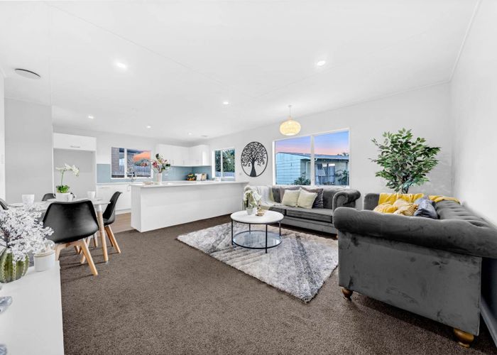  at 10 Ohira Place, Henderson, Waitakere City, Auckland