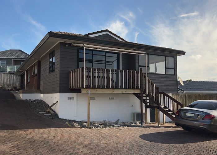  at 2/13 Pitlochry Place, Botany Downs, Manukau City, Auckland