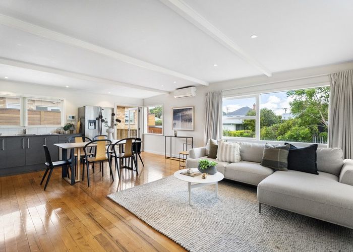  at 2/165 Queen Street, Northcote Point, Auckland