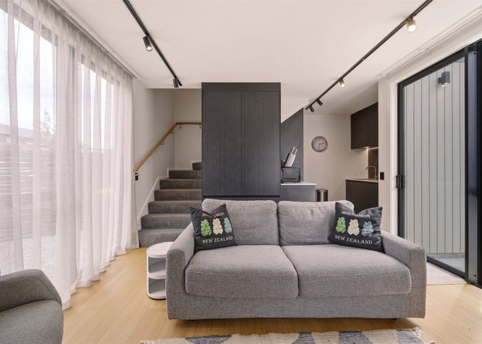  at 33 Casterway Crescent, Jacks Point, Queenstown-Lakes, Otago