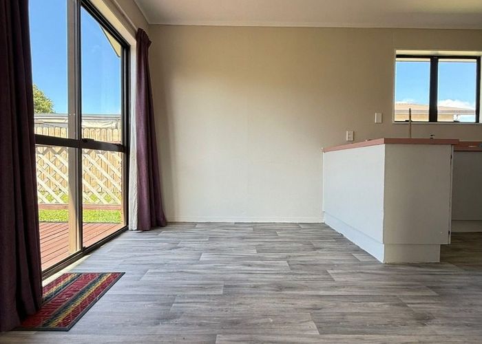  at 2/6 Trimdon Street, Randwick Park, Manukau City, Auckland