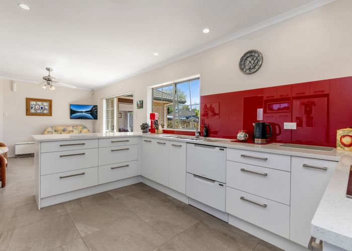  at 88 Buscomb Avenue, Henderson, Auckland